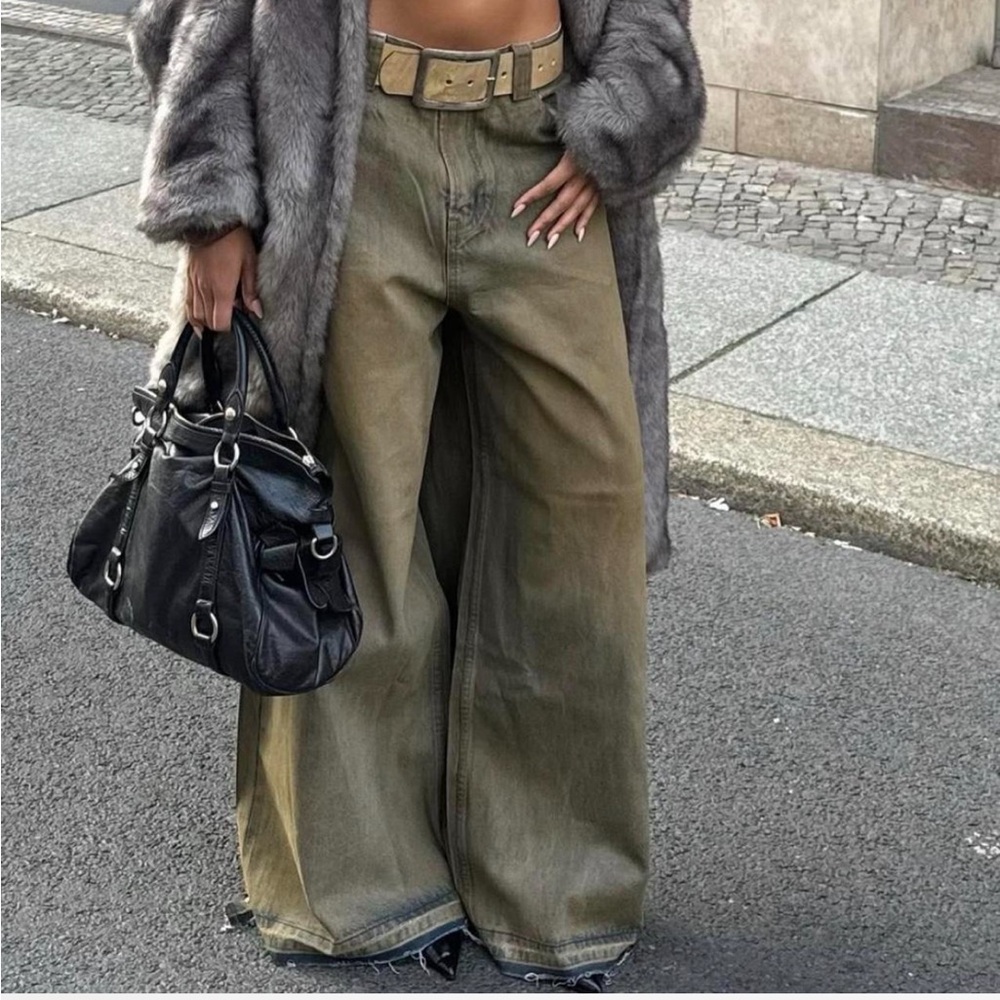 Wide-Leg Brown Jeans - Picture 2 of 2
